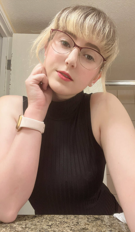 littlelilycos adult model picture