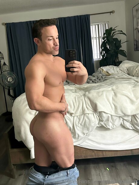 D A_ naked star photo