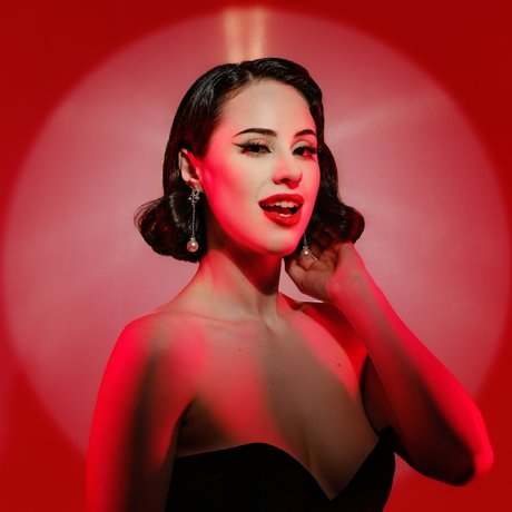 Evana De Lune pretty model pic