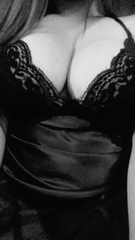 Erin Rae exclusive model image