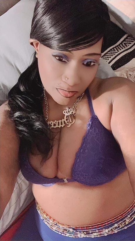 MsTrinidad model sexy img