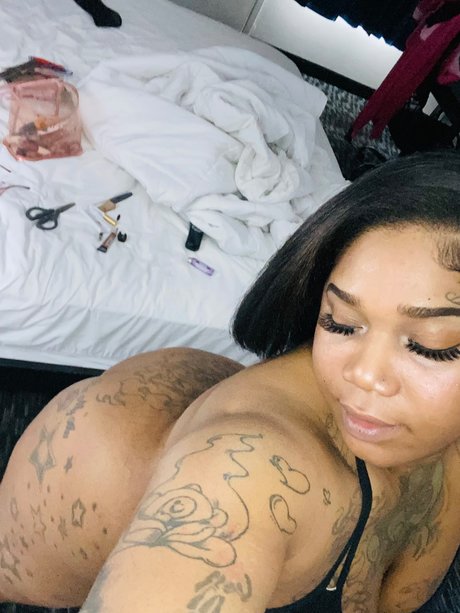 GoldeexXx star pretty pics