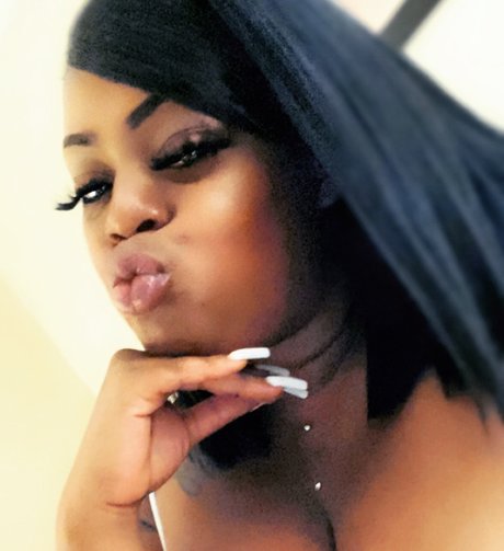 GoldieBankz pornstar sexy gallery