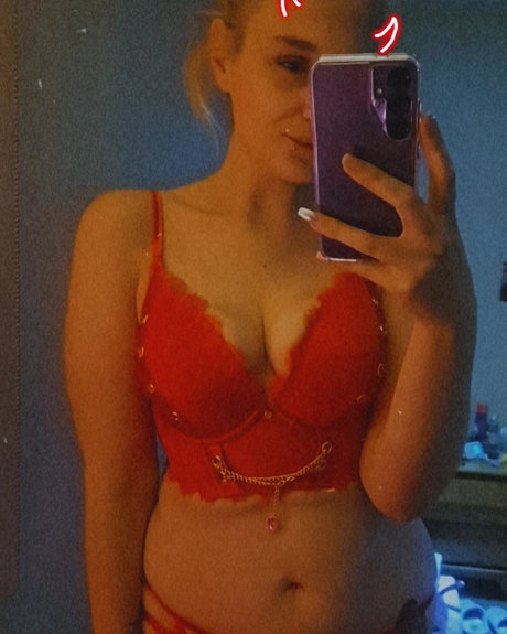 CurvyBabyxo porn star photos