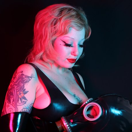 Domina Dolly St Cyr top star photo