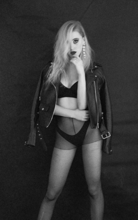 Muszka model erotic photo