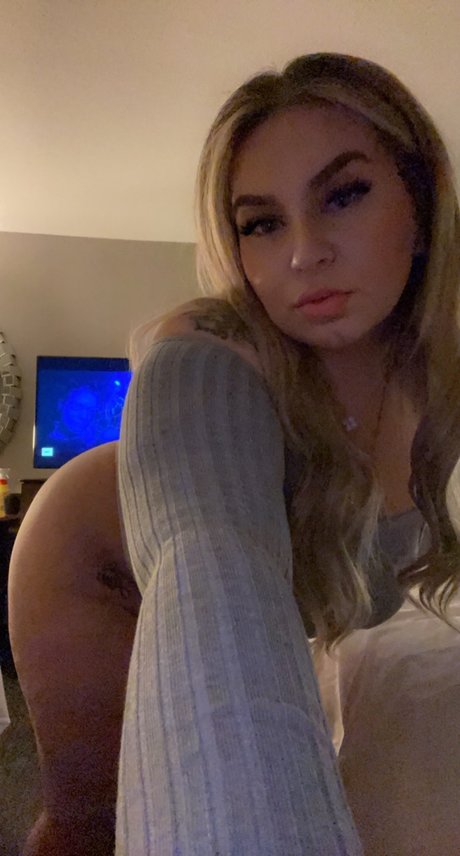 NadiaLuvee model nice photo