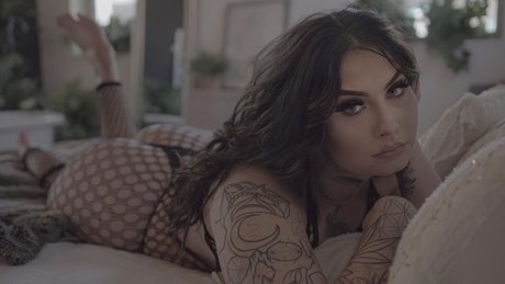 delaneyluvv model art img