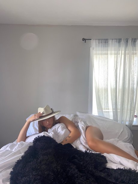 Destiny C sexy star img