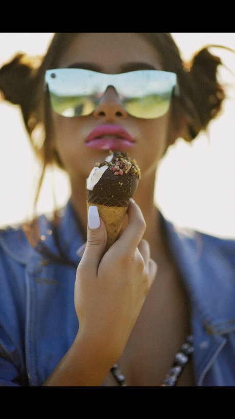 Naomi Esquire model adult image