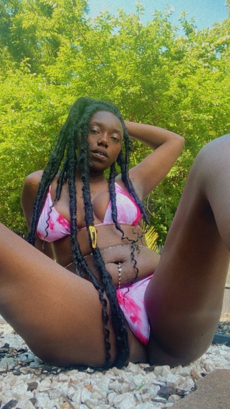 BrattyFae model erotic pictures