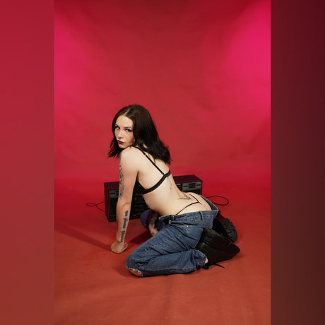 Desolation_ model picture