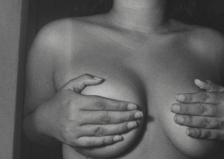 DIRTY GIRLS naked model images