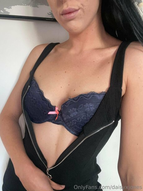 Daisy Jones FREE PAGE_ model free pic