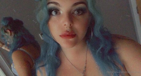 Daisy Jones FREE PAGE_ model sexy pics