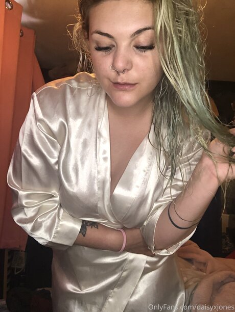 Daisy Jones FREE PAGE_ naked actress pics