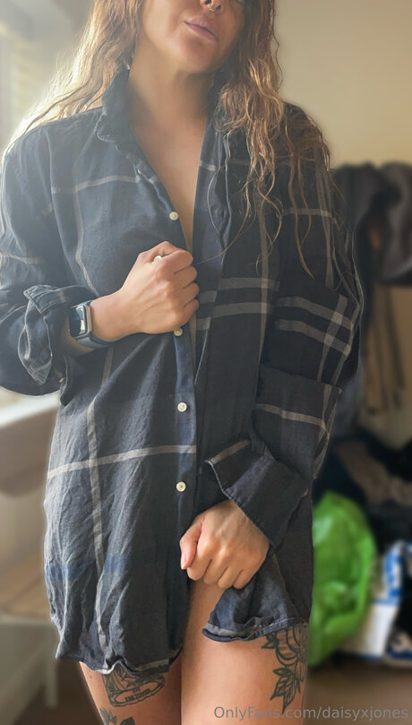 Daisy Jones FREE PAGE_ model naked pics