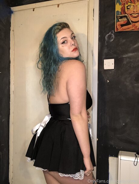 Daisy Jones FREE PAGE_ Quick model image