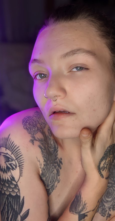 Daire Ember art model images