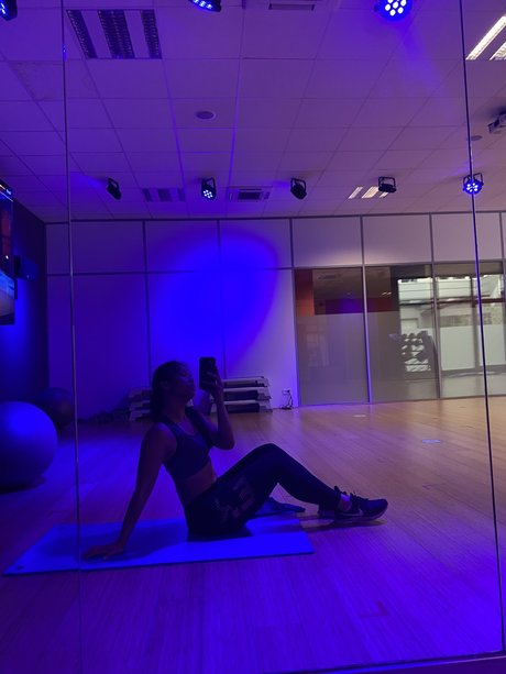 Natasha Zevanya model best img