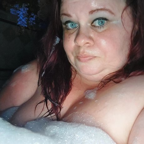 Natalie Curves nude pornstar photo