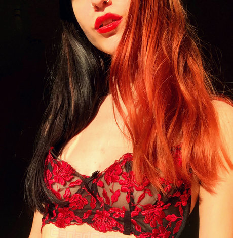 Cariad PORN ON PAGE adult model picture