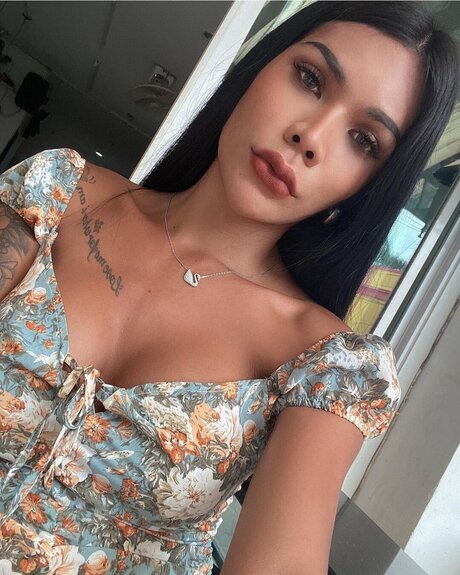 French Baguette nudes star image