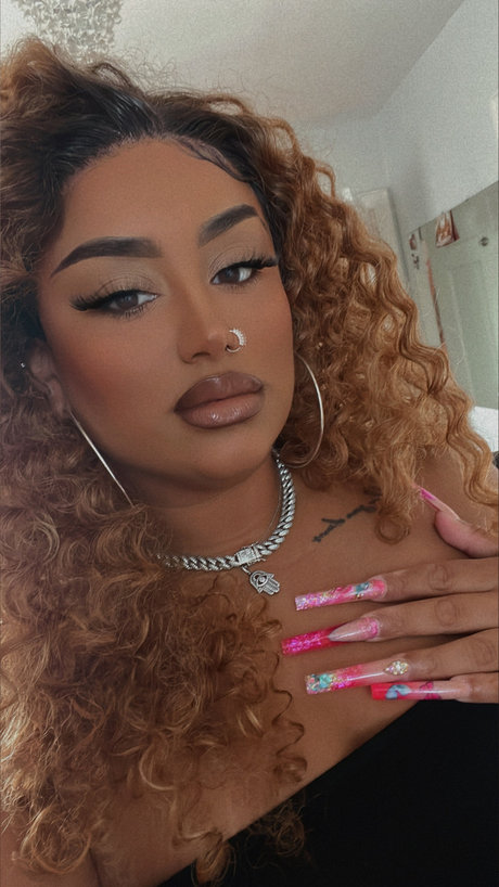 La beibi_ model nude img