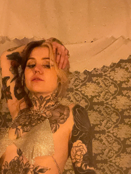 embla pretty model galleries