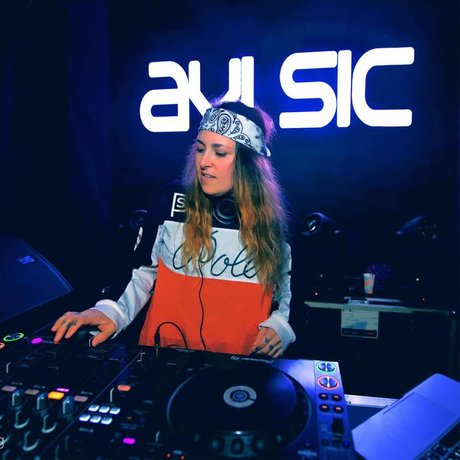 Avi Sic adult model img