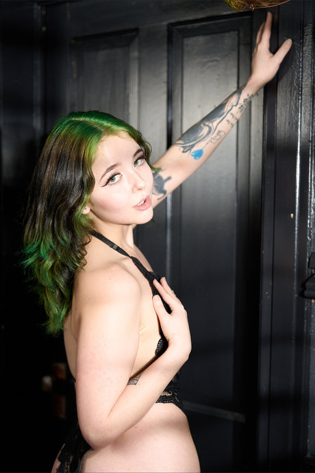 Aveena Axel FREE pornstar naked images