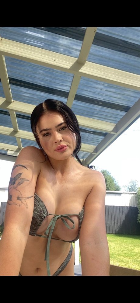 Anna Petite star perfect picture