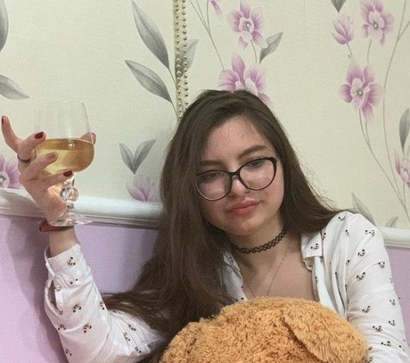 AngelMaze sexy actress picture