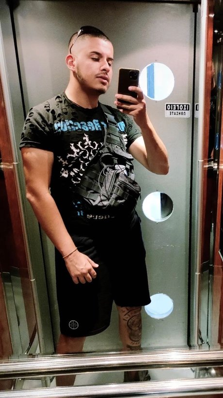 BigGUy star sexy photos