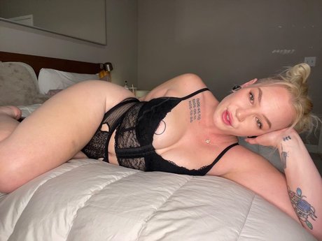 NeoErotica perfect model picture