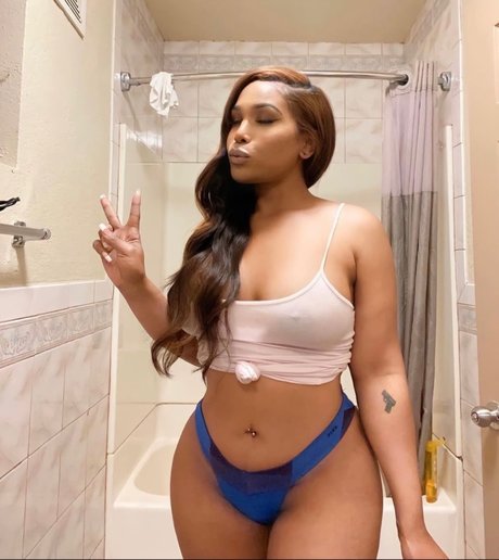 TS Nellie top pornstar galleries