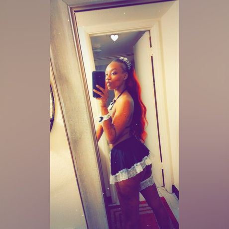 RoyaltyKeyys star nude photos