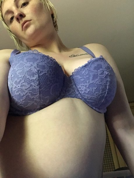 Nicki brand star hot images