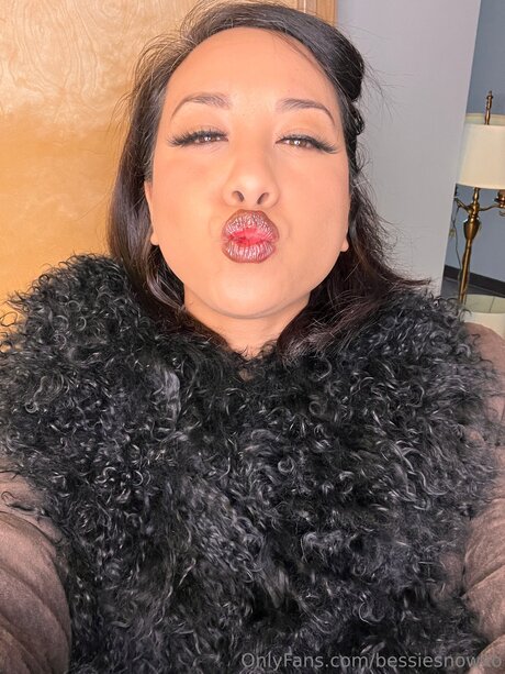 Bessie Snow model exclusive img