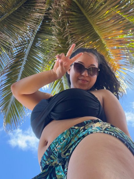 Caribbean Queen_ exclusive star pic