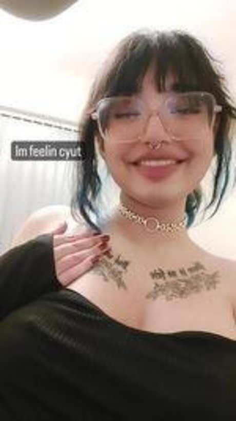 Mommi high quality star images