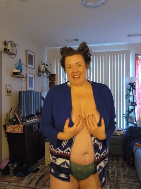 Hot Hula Hooping with Helga sexy actress pics