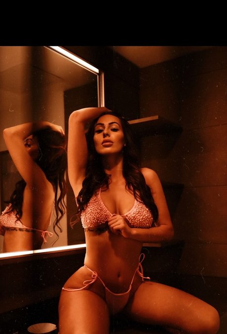 _Bella xxx model erotic pic