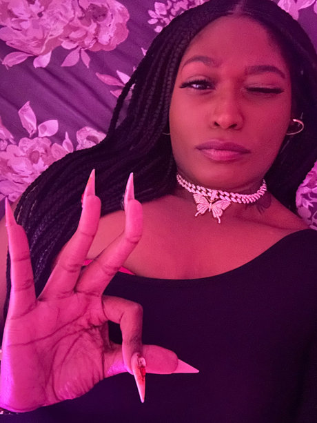 Nikki Waves model exclusive image