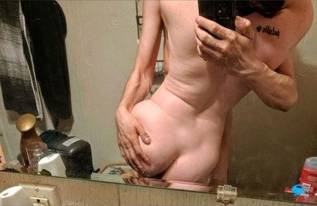 Nikki24 free pornstar pic