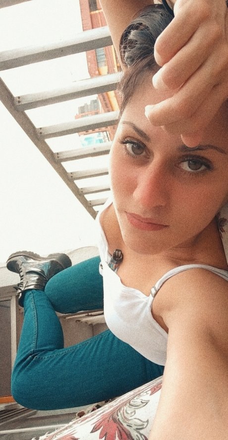 M nica Cadena art model img