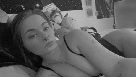 Lilith RoxieXXX nude actress archive