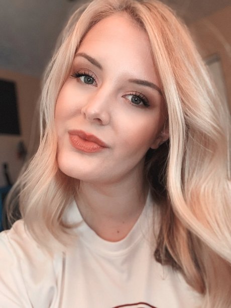 Alexis White actress img