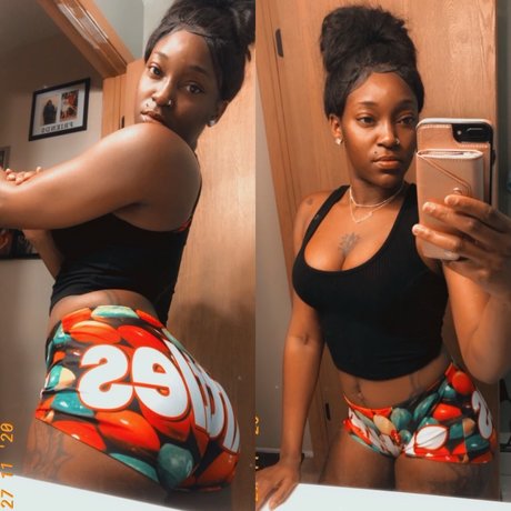 NiquaLaddy naked model photo