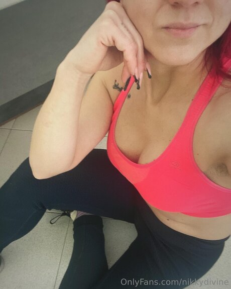 Nikky Divine art model gallery